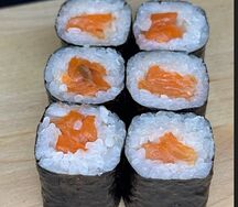 Маки с лососем  