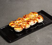 Ролл с лососем и огурцом