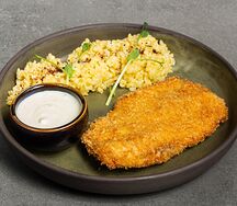 Шницель куриный с булгуром и кремом пармезан