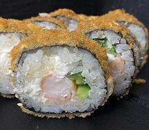 Горячий ролл с креветкой и огурцом