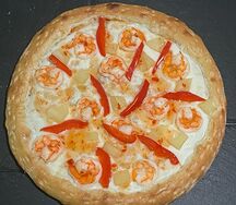 Пицца с креветками и ананасами XL