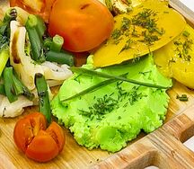 Пюре из картофеля и зеленого горошка