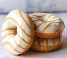 Пончик с карамельной начинкой