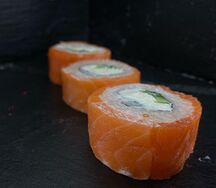 Ролл Филадельфия круг с огурцом