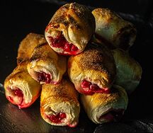 Мини - рулетики с брусникой