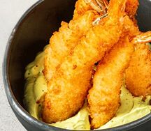 Тигровые креветки с соусом васаби