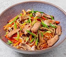 Вок с куриным филе 