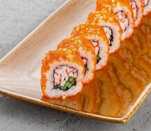 Ролл Калифорния с лососем