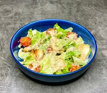 Салат Цезарь с курицей