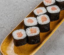 Ролл с лососем