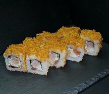 Ролл в луке фри с шашлыком из свинины