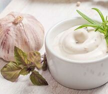 Сливовочно-чесночный соус