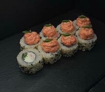 Запеченный ролл с крабом и креветкой