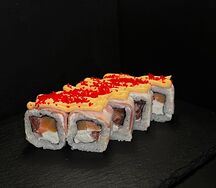 Ролл лосось в беконе