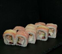 Ролл с куриным шашлыком в беконе