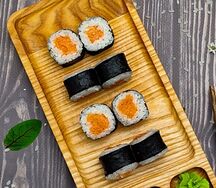 Маки с форелью 