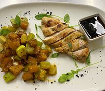 Куриная грудка с тыквой и кабачком
