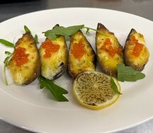 Мидии с красной икрой