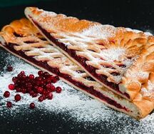Пирог с брусникой