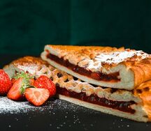 Пирог с клубникой