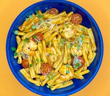 Паста Казаречче с тигровыми креветками в соусе Арабьята