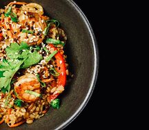 Вок с рисом и креветками 