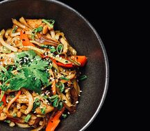 Азиатская лапша с куриным филе