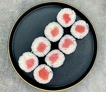 Ролл с тунцом