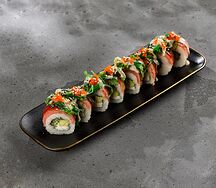 Ролл в тунце с ореховым соусом и чукой