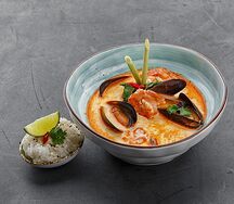 Том ям с морепродуктами