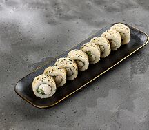 Ролл с креветкой в кунжуте