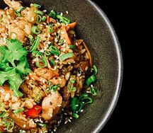 Вок с рисом и куриным филе 