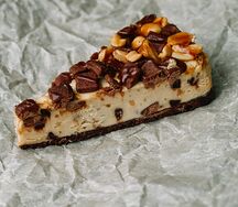 Чизкейк карамельный с арахисом