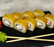 Горячий ролл с крабом 