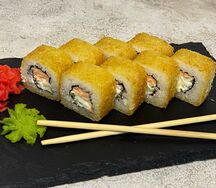 Горячий ролл с лососем 
