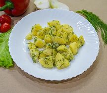 Картофель отварной с чесноком и зеленью