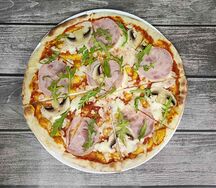 Пицца с ветчиной и грибами