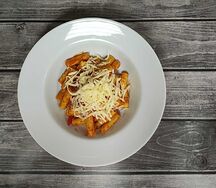 Ригатони с беконом и помидорами