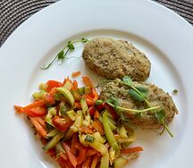 Котлеты из маша с овощами вок