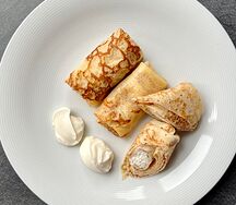 Блины без глютена с творогом и сметаной