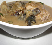 Soupe blanche avec du bœuf