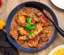 1 Kédjénou poulet de chaire avec riz ou attieke 