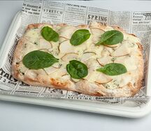 Пицца с голубым сыром и грушей