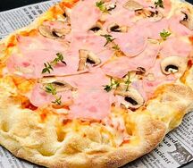 Пицца с ветчиной и грибами