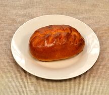 Пирожок печёный с тушёной капустой