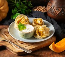 Манты с тыквой и картошкой