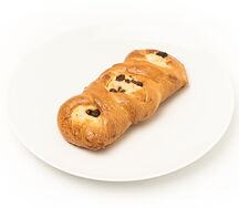 Ватрушка с творогом и изюмом