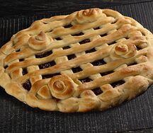Осетинский пирог с клубникой