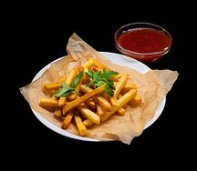 Картофель фри с кетчупом