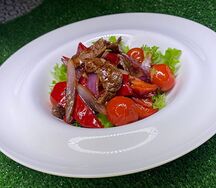 Теплый салат с говяжьей вырезкой
